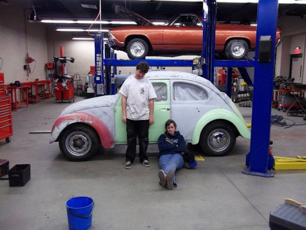 165687_196207453725135_100000076455762_791116_1438902_n