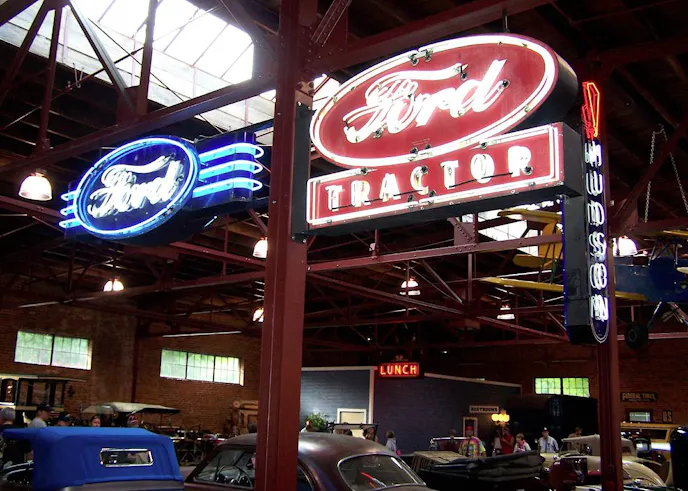 3._Antique_Ford_Signage