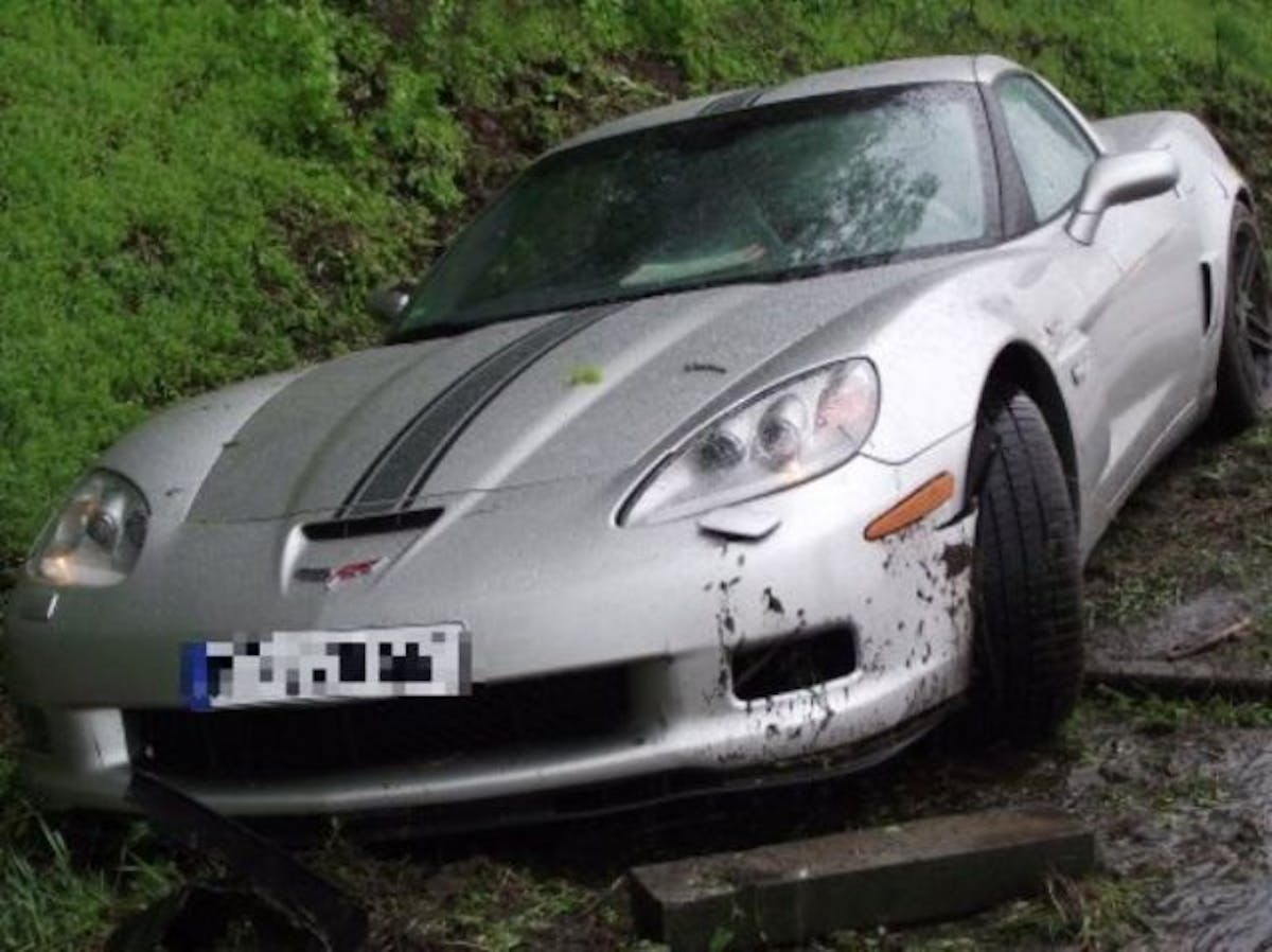 corvette_crash_02