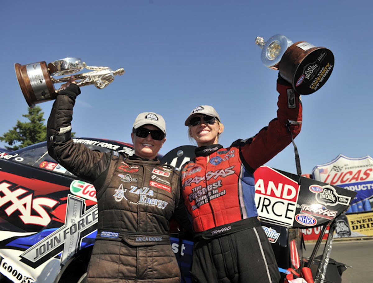 141-CourtneyandErica-Seattle-Sunday