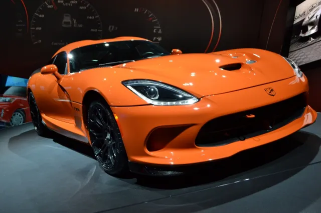 2014-srt-viper-ta-2