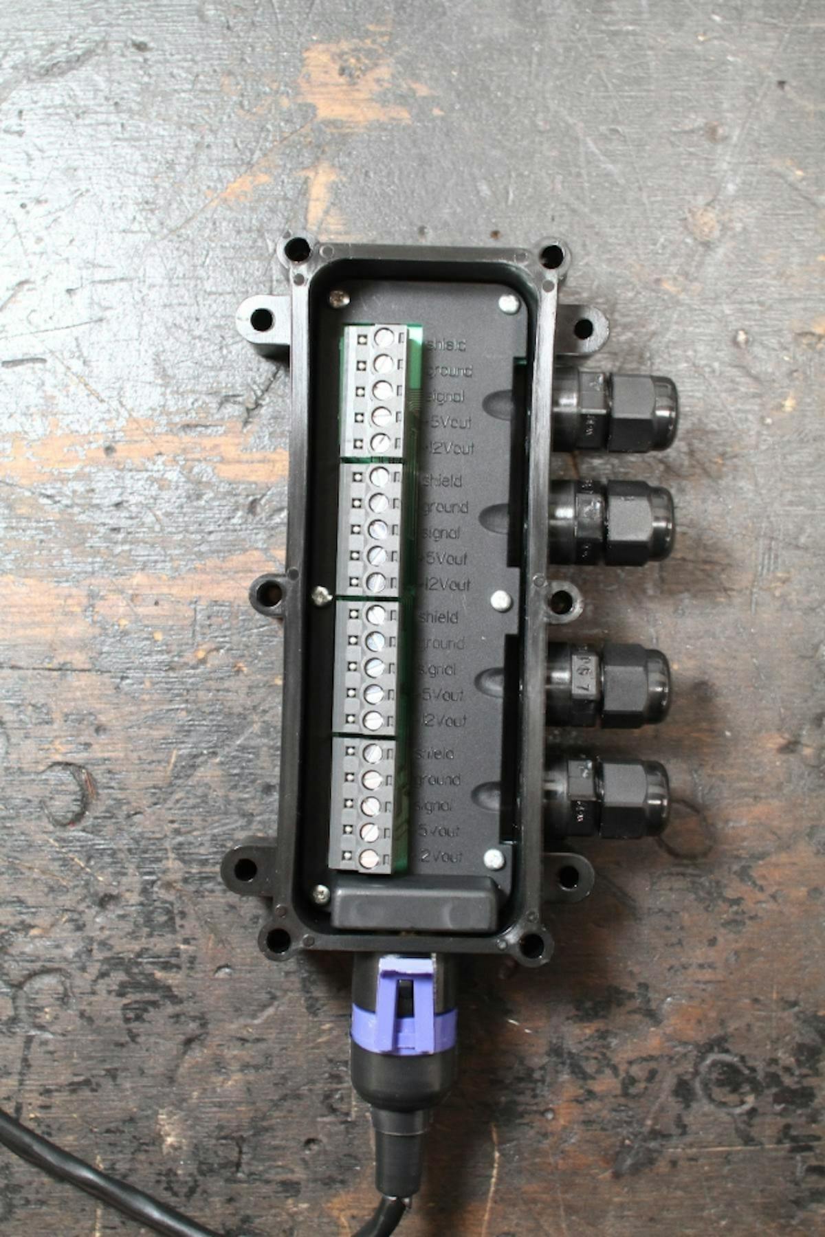 The USM can be set up to read pressure, temperature, RPM, brake pedal switch voltage, ride height, and even fuel level and throttle position.