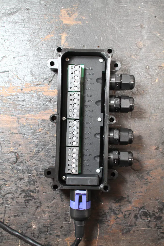 The USM can be set up to read pressure, temperature, RPM, brake pedal switch voltage, ride height, and even fuel level and throttle position.
