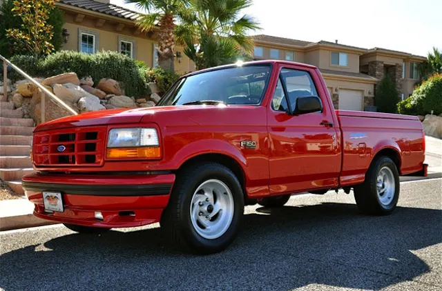 Ford, with the aid of their in-house SVT tuning department, further enhanced the F-150's suspension, while making a perfect performance tune out of the automaker's relatively light, 5.8-liter V8.