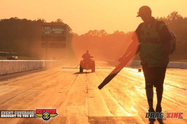 Due to the late start the sun was going down before even one qualifying round was completed. The twins prepped the track prior to Pro Extreme rolling out.