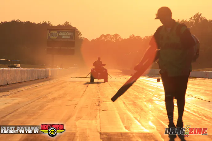 Due to the late start the sun was going down before even one qualifying round was completed. The twins prepped the track prior to Pro Extreme rolling out.
