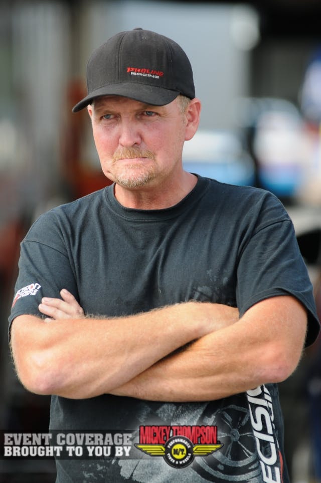 Jeff Lutz put the first "five" on he board in the opening session of Pro Street qualifying, going 5.999 at 250 mph to grab the early lead. In the opposite lane, Joliet winner Jim Widener carded a nice 6.14, good for second in the order.