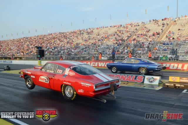 Californian Rick Houser, in the near lane, charged to an 8.50 in the final round of the HEMI Challenge to claim the $15,000 prize and, more importantly, the bragging rights of winning class at Indy, by defeating Stephen Hebert in the final.