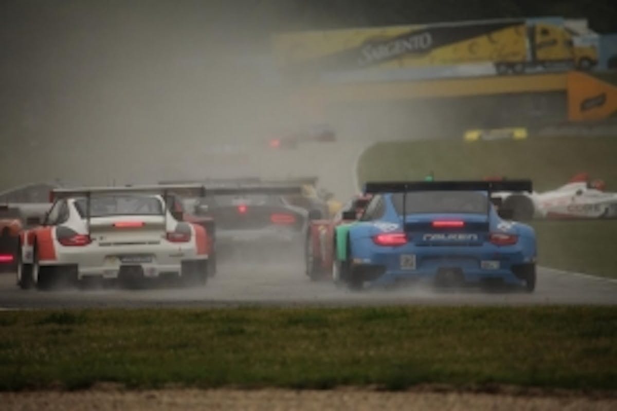 Chaos after Turn 3 with cars spinning off track; all continued the race.