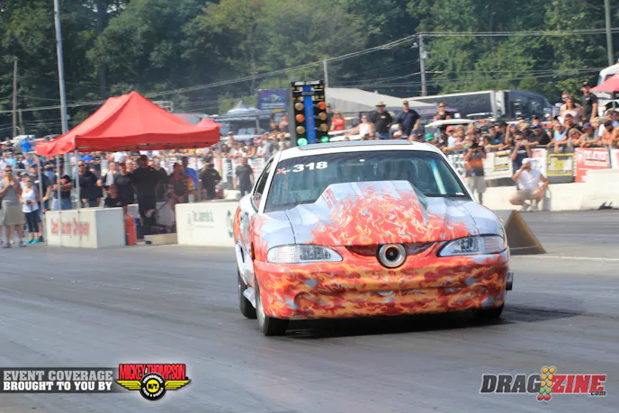 Jeff McCarthy got loose and sideways early on his run against Chris Little. McCarthy runs out of Hughesville, MD with a  turbocharged 419 ci SBF. I always get a little nervous when I see cars pointed at me like that. No worries for Jeff though as he got it under control quickly.