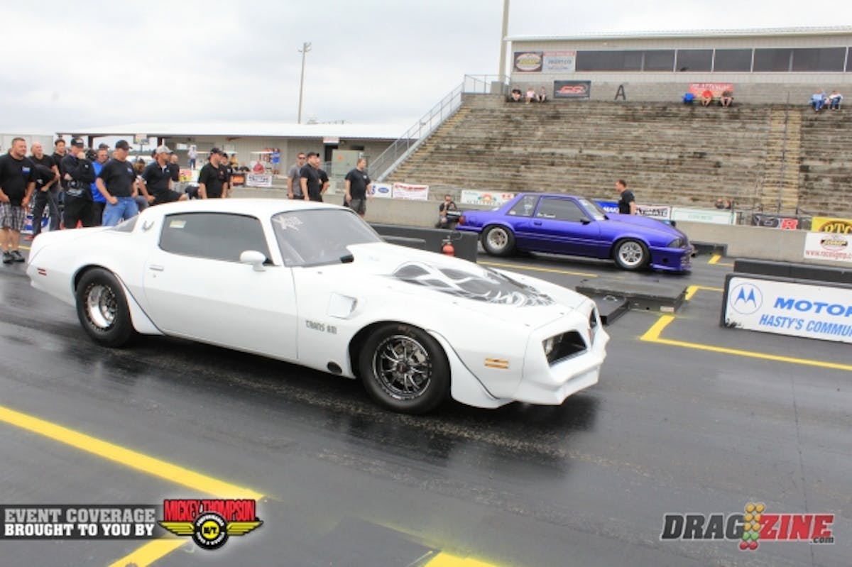 Patrick Clenny (near lane) is sporting a new paint job this weekend, switching it up from the dark blue the Ducky Johnson owned car was before. It doesn't blend in anymore that's for sure.