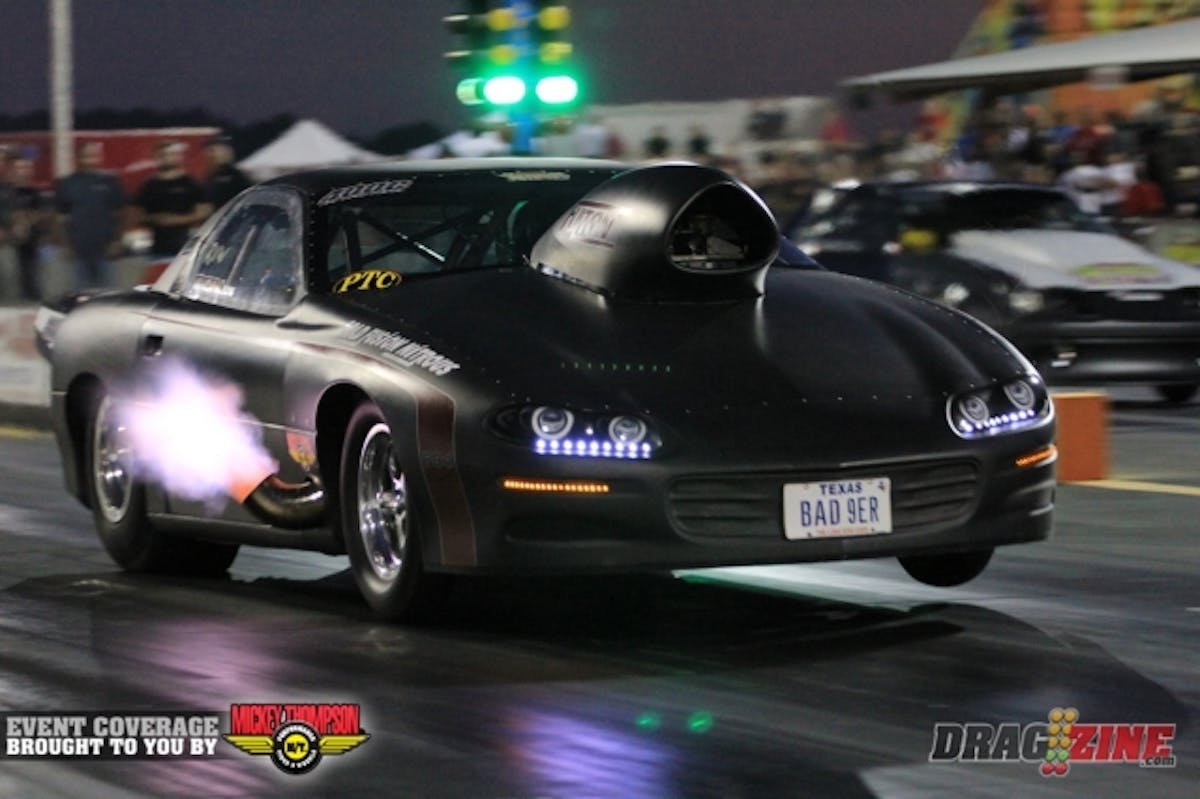 Kyle Huttel was on point tonight making at least two runs in the 4.20's. Inspection after the last round revealed some bad rings, the Bad9er crew was getting it buttoned back when i visited their pits later.