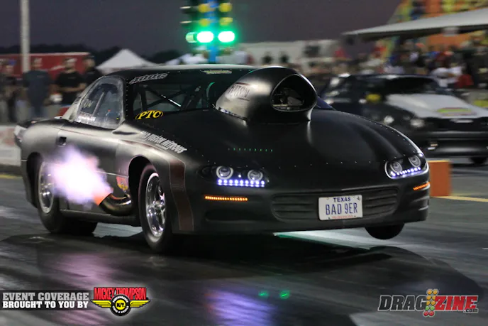 Kyle Huttel was on point tonight making at least two runs in the 4.20's. Inspection after the last round revealed some bad rings, the Bad9er crew was getting it buttoned back when i visited their pits later.