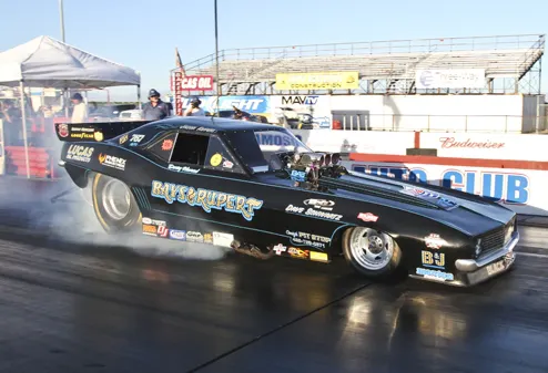 Jason Rupert guides the Bays & Rupert Funny Car into a smoky burnout!