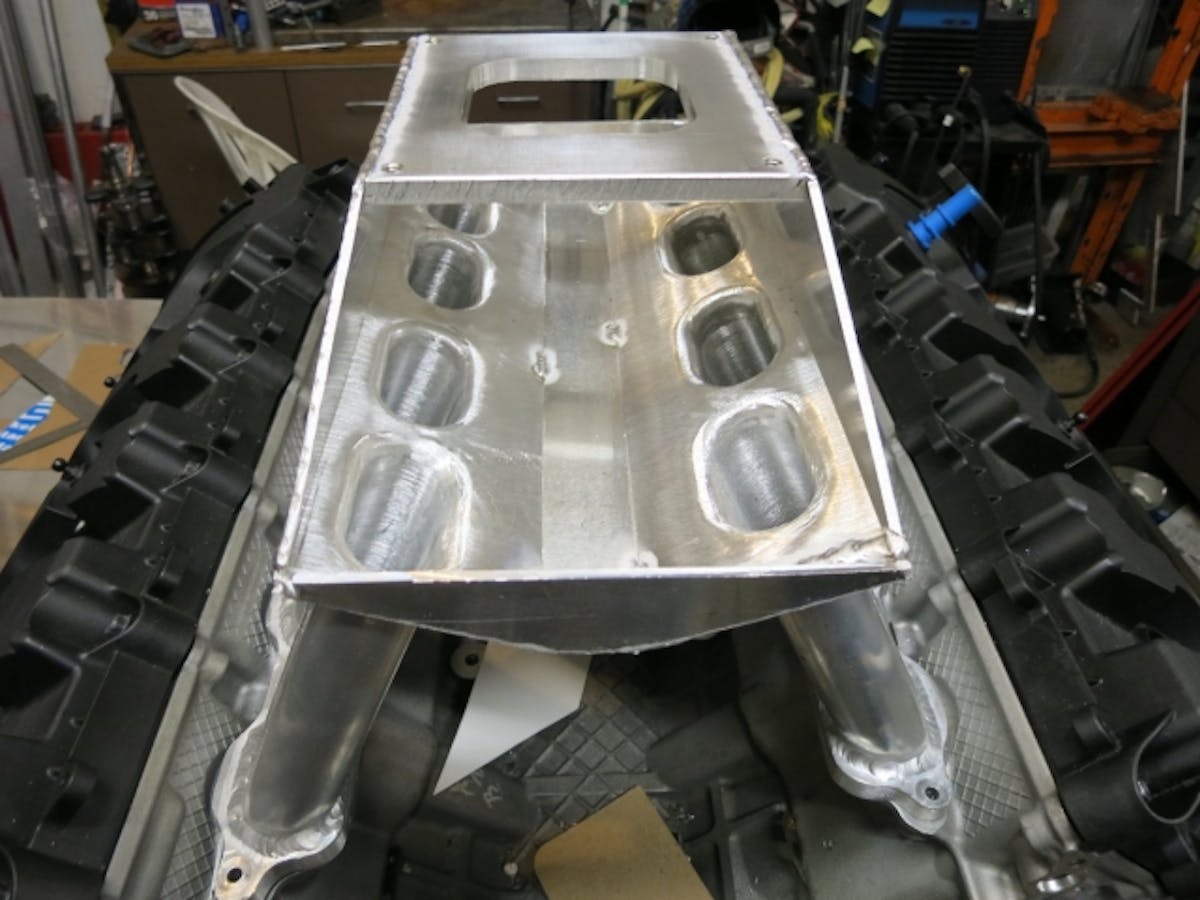 The runner entry points were kept flush to aid the air/fuel entry point into the runner. Using a bellmouth in this instance could have caused fuel suspension issues.