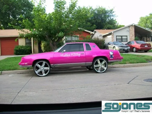 hello-kitty-pimp-car