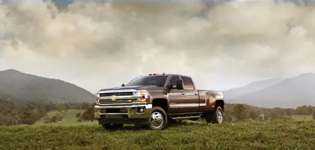 2015-Chevrolet-Silverado-3500HD-013-medium