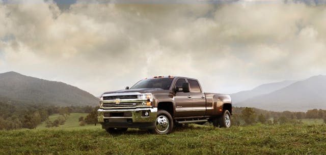 2015-Chevrolet-Silverado-3500HD-013-medium