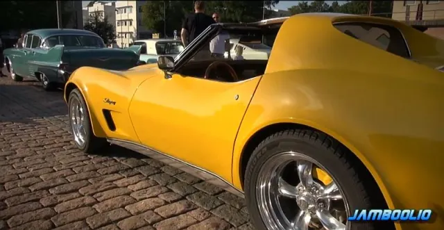 1973 Corvette side