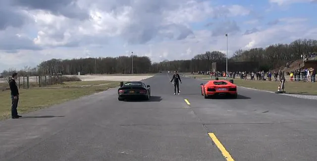 This Lambo was no match for the mighty V-10 Mopar.