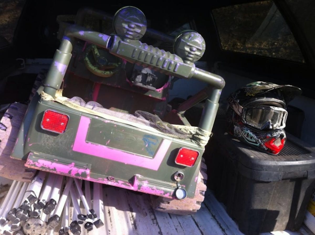 extreme_barbie_jeep_racing_busted_knuckle