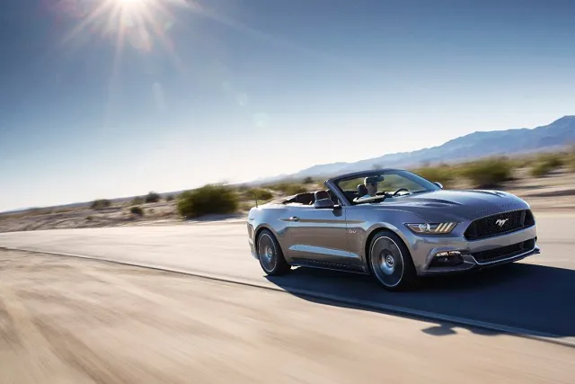 2015-ford-mustang-convertible-003-1