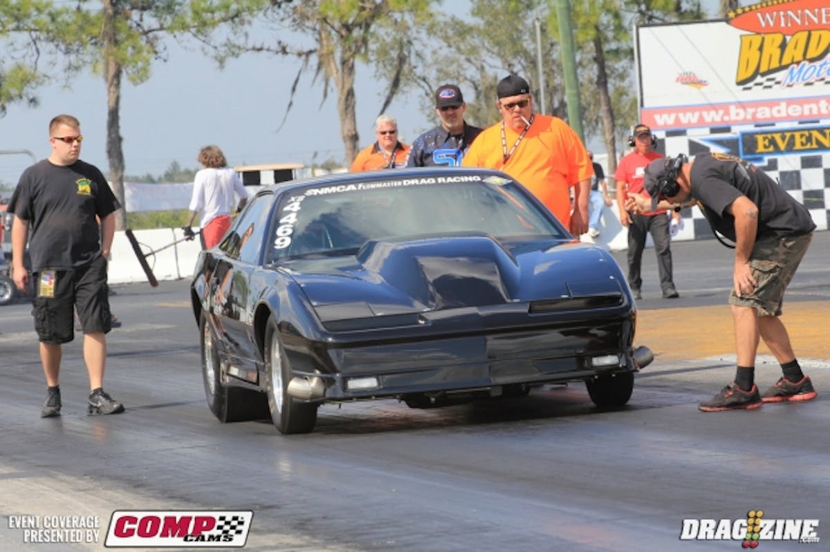 Steven Wardlow laid one down to take top qualifier in Edelbrock Xtreme Street running a full two tenths ahead of the field with an 8.01 at 172 MPH for Team Midnight.