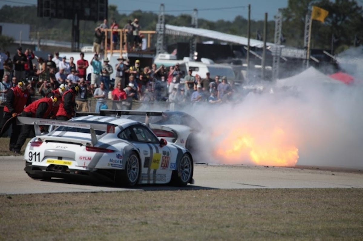 Porsche having to pass the burning Viper.
