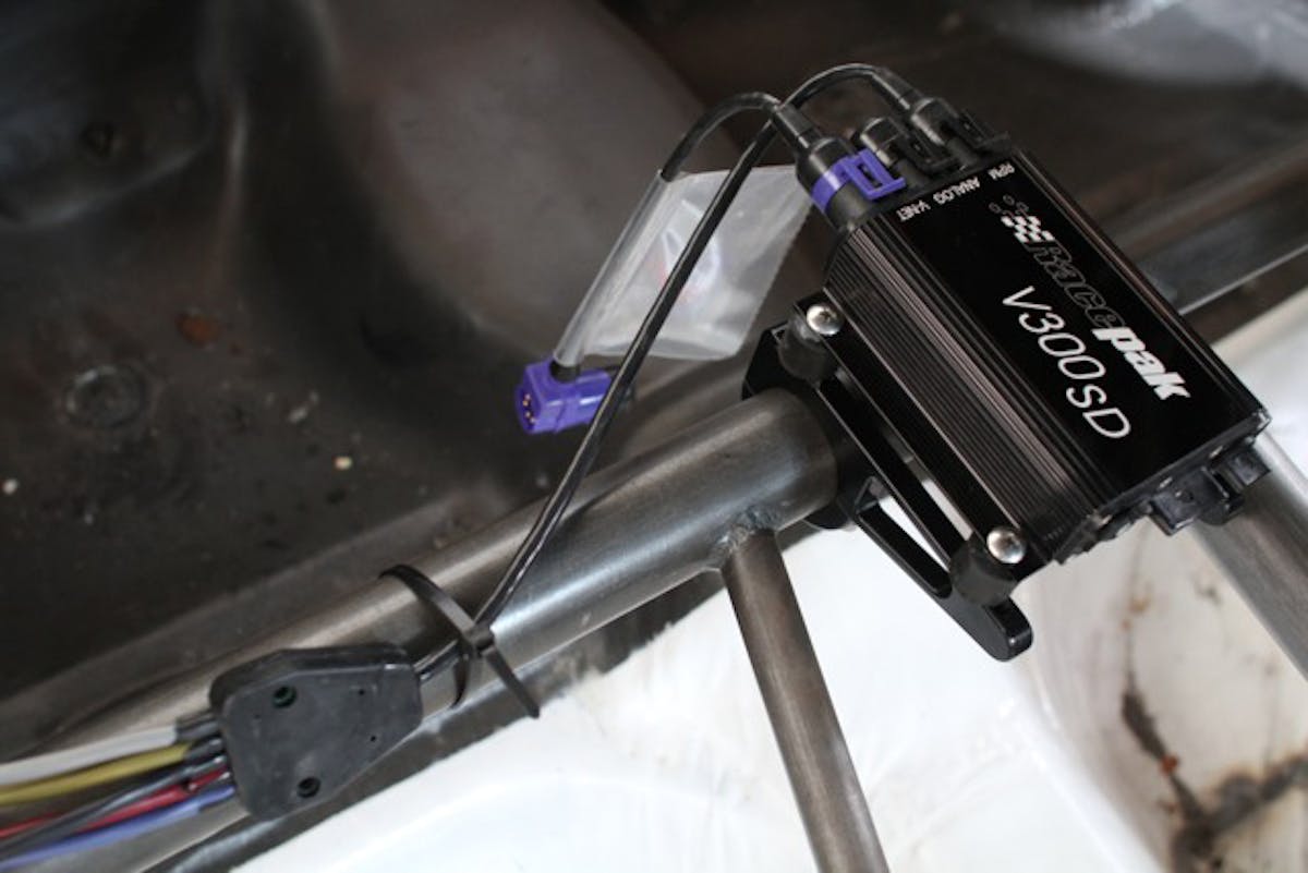 We've used the V300SD in the past in our Project Grandma machine. The V-Net CANbus system creates a direct link from the sensor to the logger.