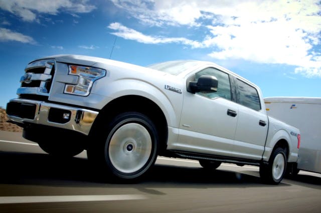 2015 Ford F-150 Tows Loaded Trailer in Extreme Heat