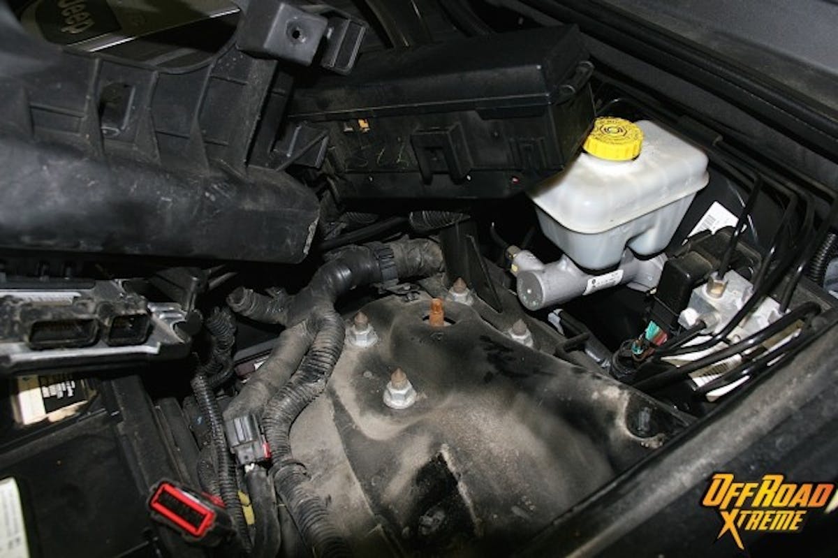 Four nuts hold the strut in place on top.