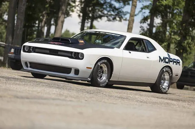 2015 Dodge Challenger Drag Pak mopar