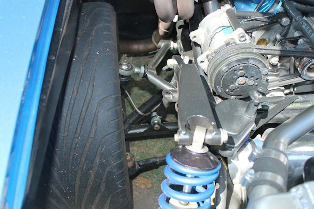 Try to wrap your head around that suspension design!