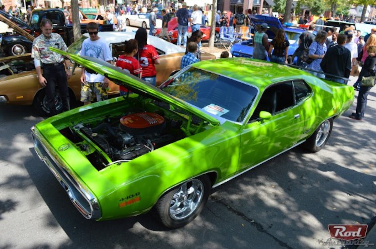 We may be in it for the hot rods, but we just couldn't deny this gorgeous Plymouth the notice it deserved. 