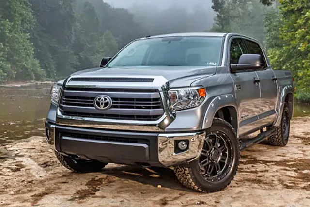 2015 Toyota front 640x427