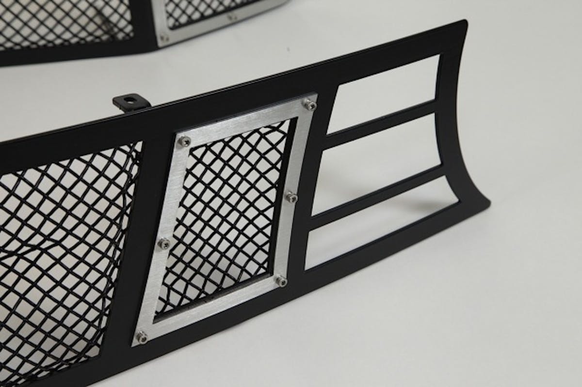 The Corsa differentiates from the closely related Strada in that it has visible port fasteners, where the Strada does not.