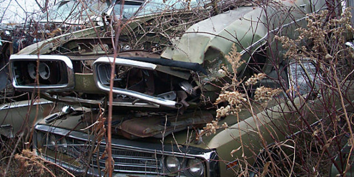 1970_Dodge_Super_Bee_junkyard