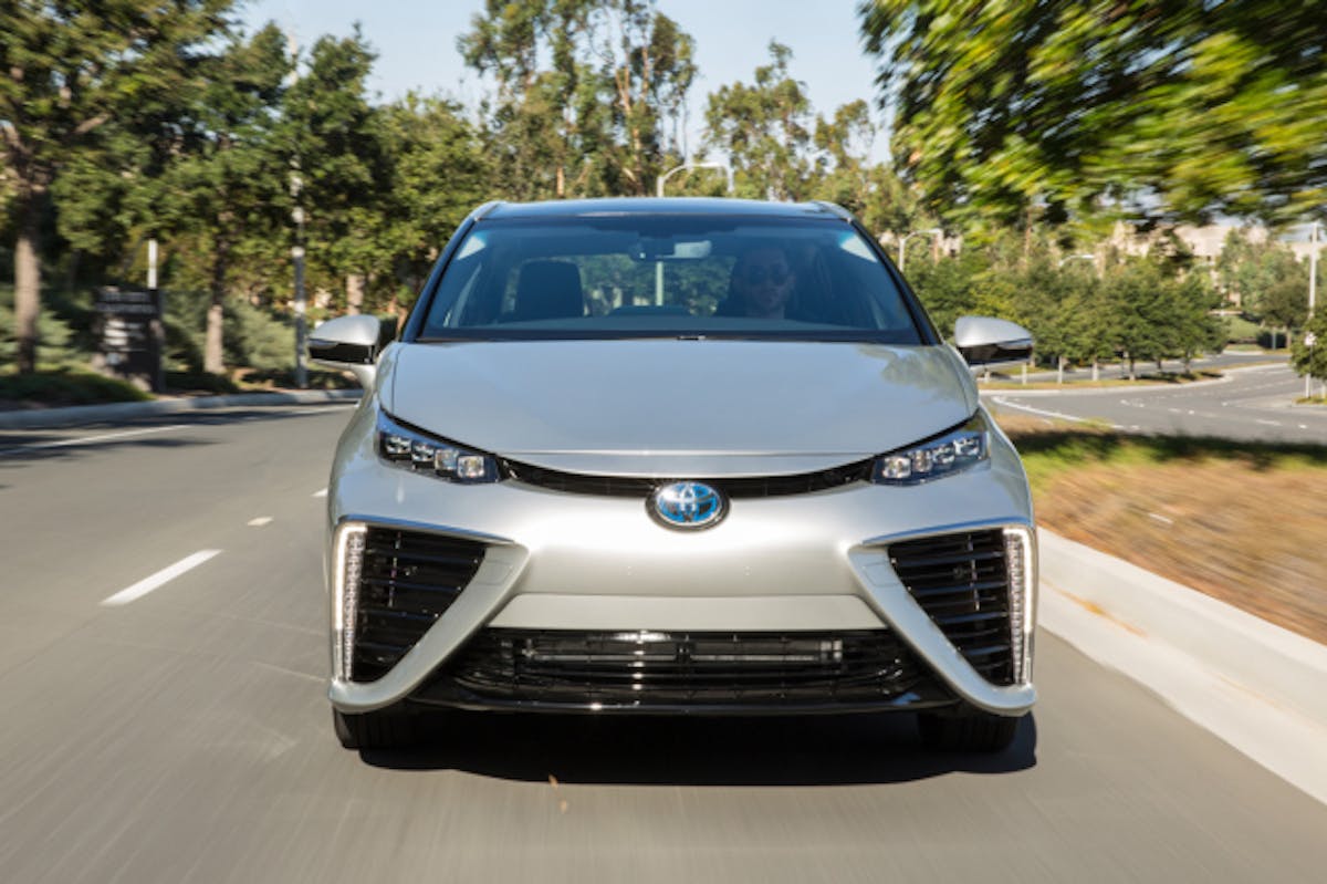 2016_Toyota_Mirai_060
