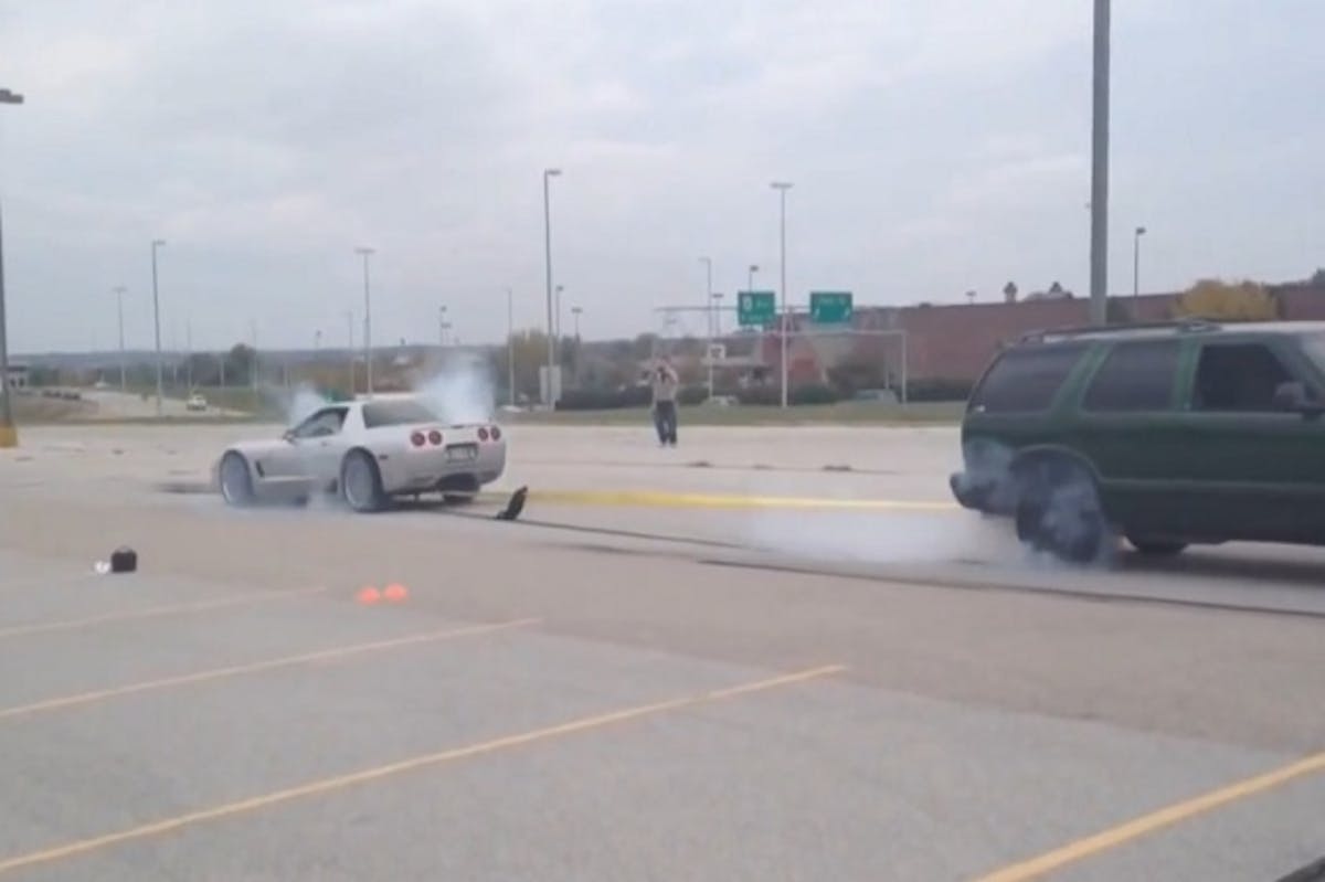 Corvette Z06 vs Blazer tug of war