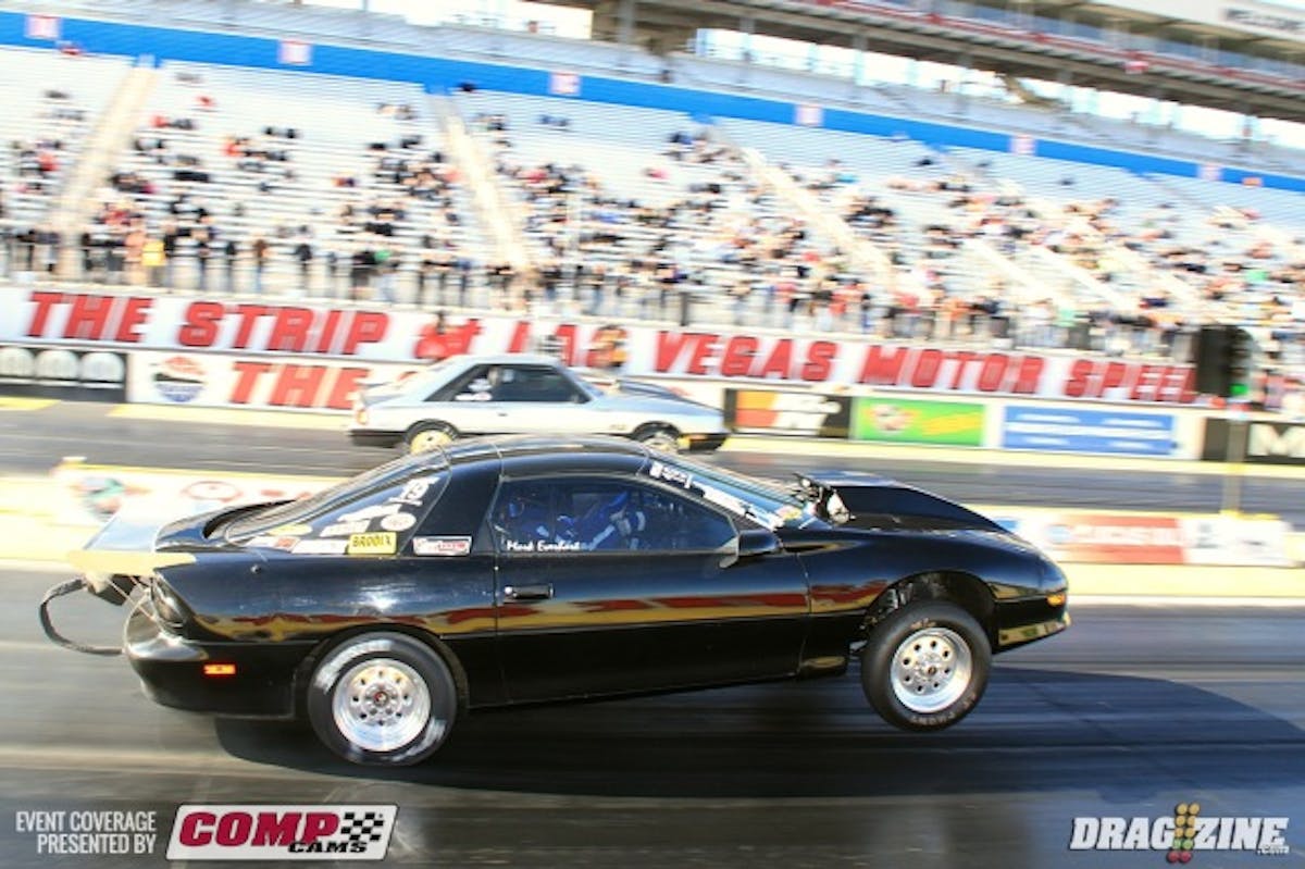 Richard Shelly (far lane) to a win over Michael Everhart in Vortech Outlaw 8.5.