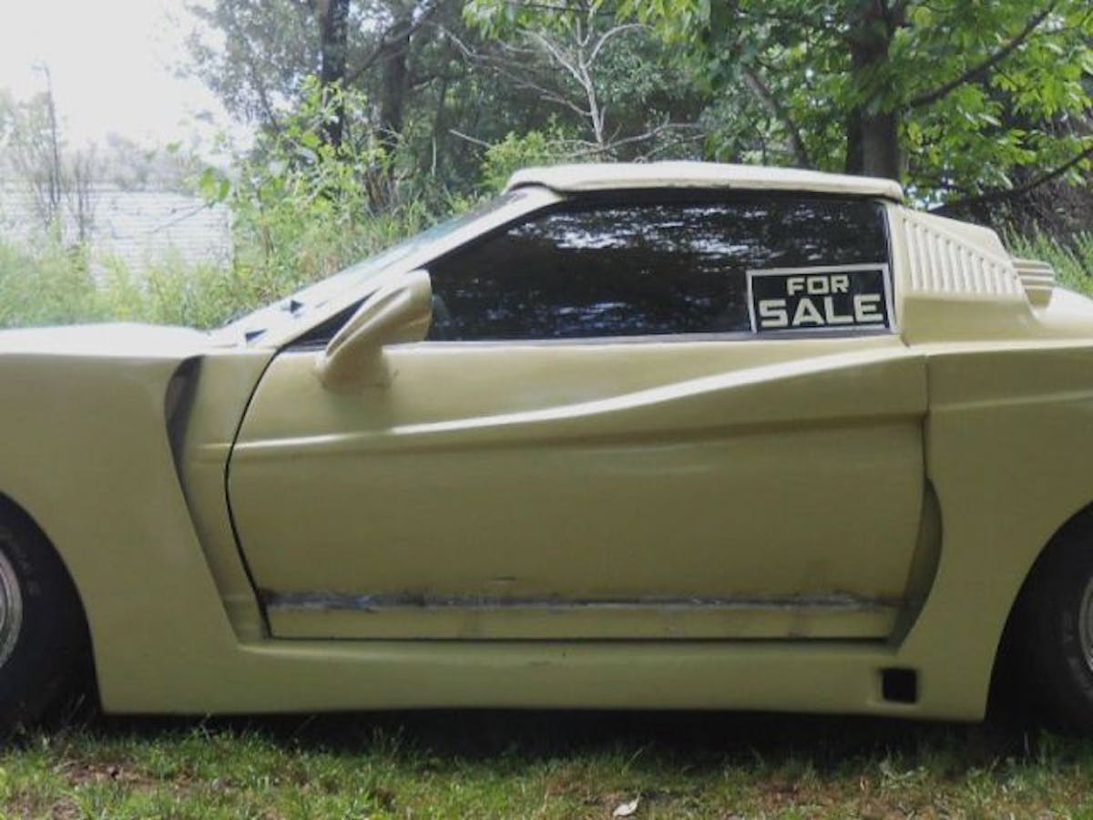 Wear can be seen on the fiberglass which leads us to believe this body kit has some age.