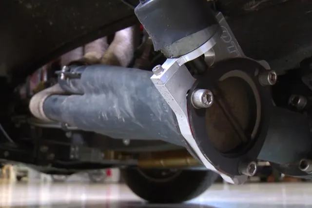 Solenoids on both headers can direct the flow of exhaust either out to the side or straight back.