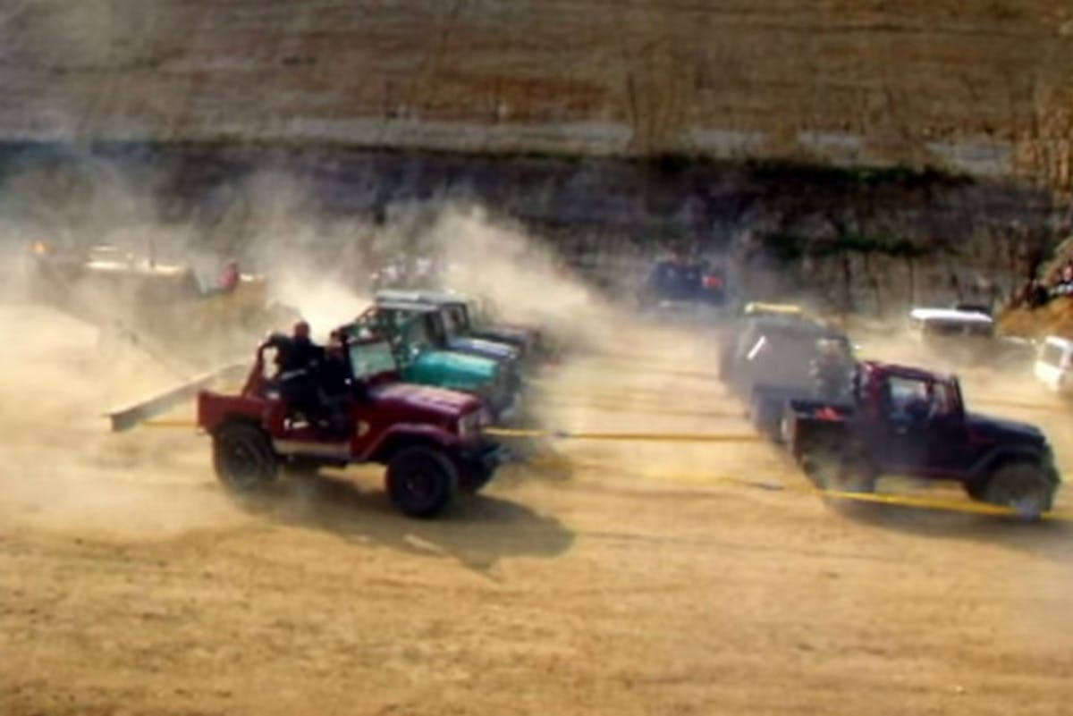 Caterpillar vs 20 Toyotas-2