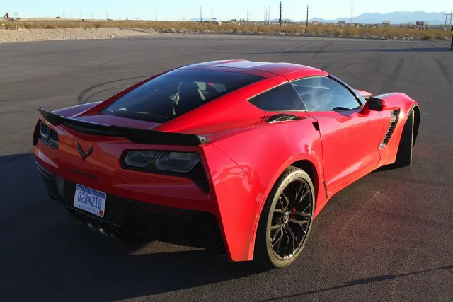Look closely at the rear fender vent and you'll notice the "air blade" - Chevy says these force about 50% more air through the cooling ducts for the differential and transmission than the standard Stingray.