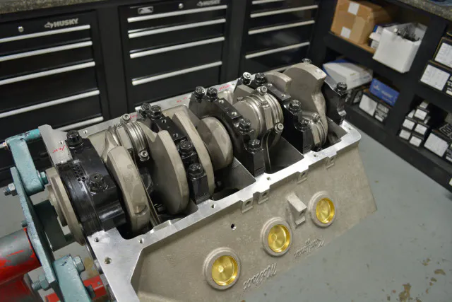 The forged Eagle rotating assembly is combined with a set of ROSS pistons to provide 10.8:1 compression when used in conjunction with the 80cc chambers in the cylinder heads.