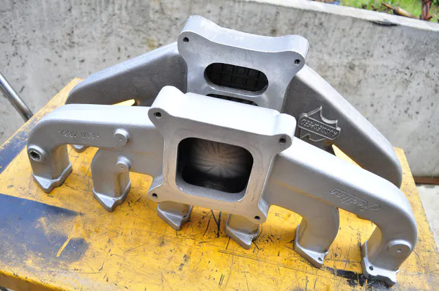 Redline manifold in the front, Aussiespeed manifold in the rear.