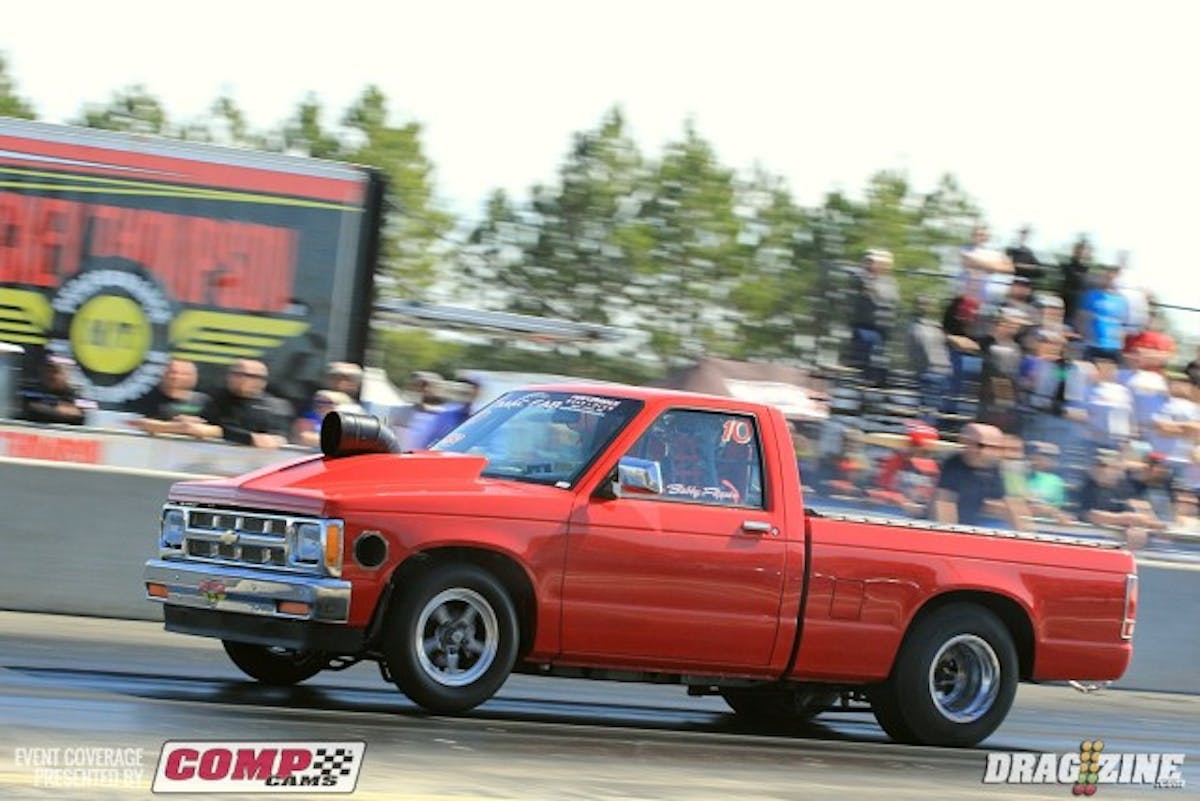 Bobby Flippin has been running well this weekend with his S-10 shortbed  based out of Glouchester, Virginia. He got into a wheelie on a single after Lyle Barnett could not continue in Capslock Oil/Proformance Leafspring lifting to a 6.53 at 83.