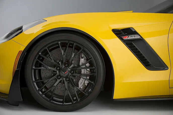 2015-corvette-z06-side-front-2