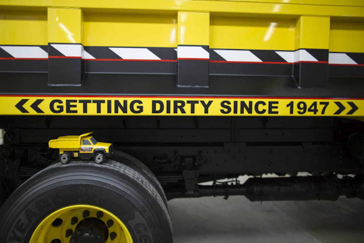 Mighty Ford F-750 TONKA