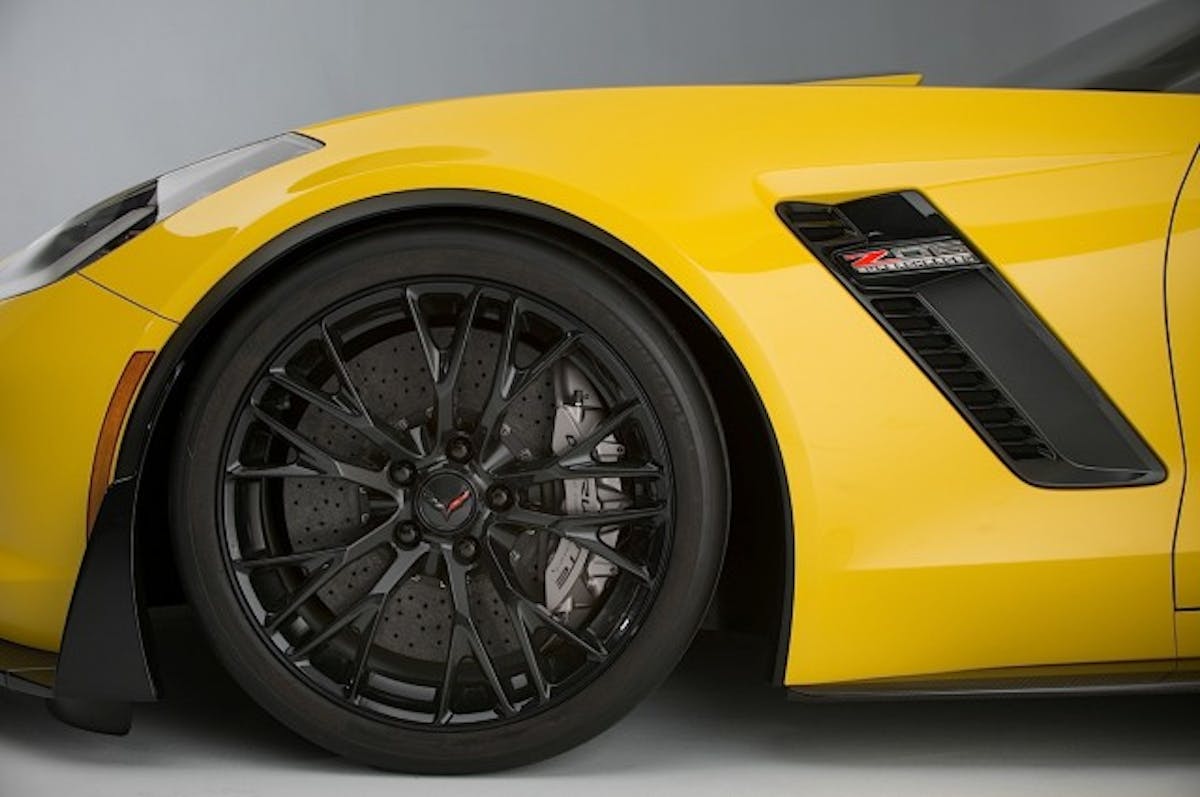 2015-corvette-z06-side-front-2